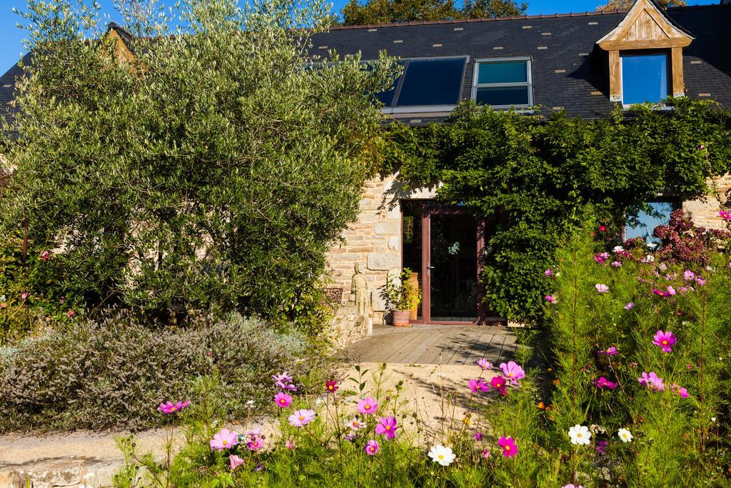 Bed And Breakfast La Fontaine Blanche Melgven Exterior foto